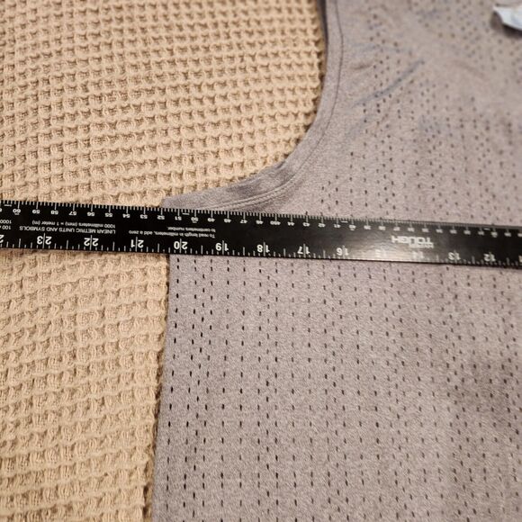 Ladies XL Everyday Curved Hem Perforated Active Tank Gray Fitness Workout - Picture 2 of 5